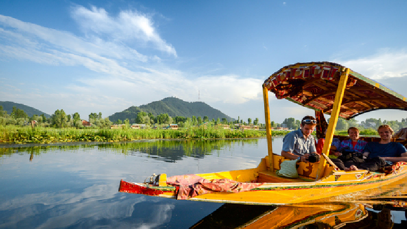 Kashmir Tour Guide – Explore the Crown of the Himalayas